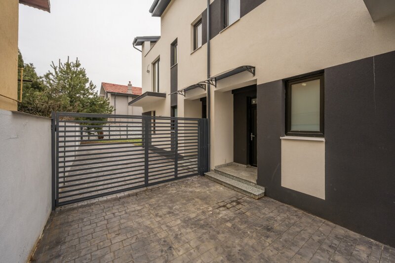 Pacii Se preda finisata - 4 bai - 3 dormitoare - curte - parcare -  metrou Pacii